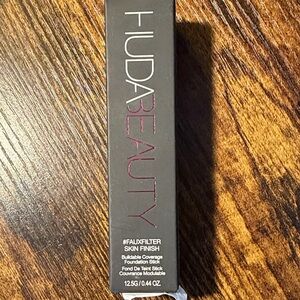 HUDA BEAUTY FauxFilter Foundation Stick